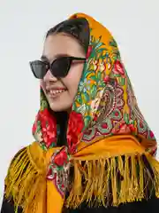 Светло-оранжевый платок женский, в русском стиле, с бахрамой, с цветами