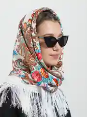 Белый платок женский, в русском стиле, с бахрамой, с цветами