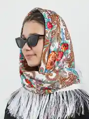 Белый платок женский, в русском стиле, с бахрамой, с цветами