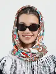 Белый платок женский, в русском стиле, с бахрамой, с цветами
