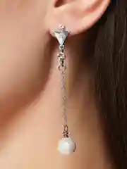 Серебряный серьги-гвоздики ассиметричные, с жемчугом, в золотом и серебряном цвете