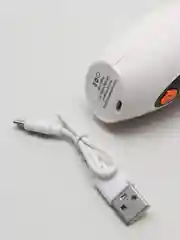 Белый вакуумный очиститель пор