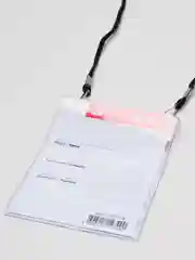 Черный бейдж на шнурке