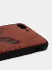 Коричневый дизайнерский чехол на iPhone с орлом