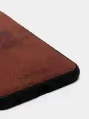 Коричневый дизайнерский чехол на iPhone с конем