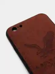 Коричневый дизайнерский чехол на iPhone с орлом