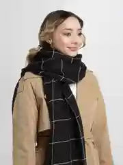 Черный палантин "Графика"
