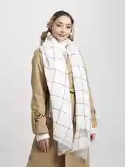 Белый палантин "Графика"