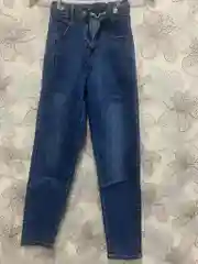 Белый джинсы женские