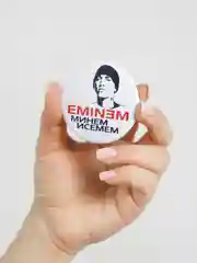Белый значок "Eminem", 56 мм