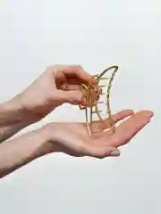 Бежевый заколка-краб для волос