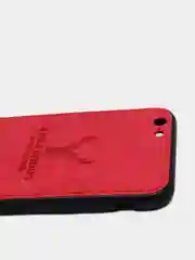 Красный дизайнерский чехол на iPhone с оленем
