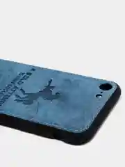 Синий дизайнерский чехол на iPhone с конем