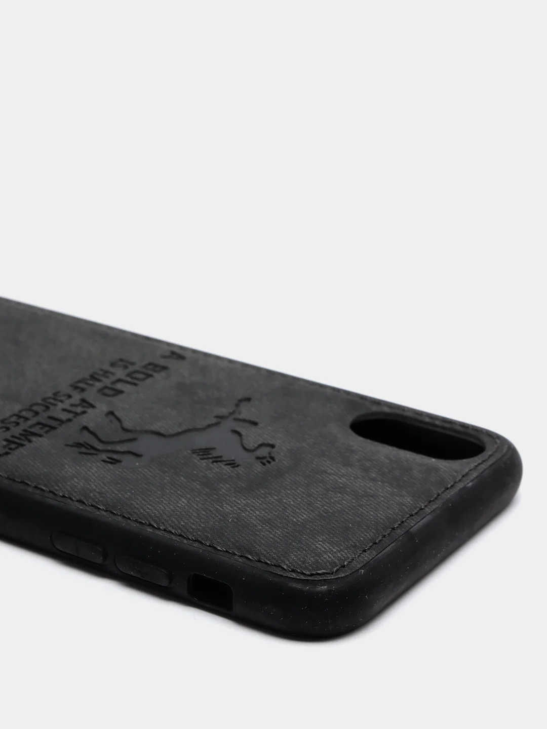 Черный дизайнерский чехол на iPhone с конем