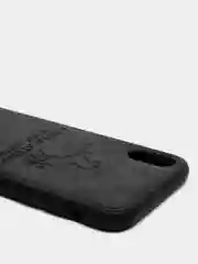 Черный дизайнерский чехол на iPhone с конем