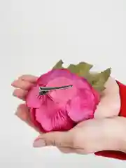 Алый заколки ручной работы