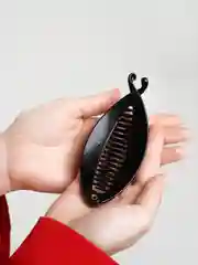 Красный заколки "краб"