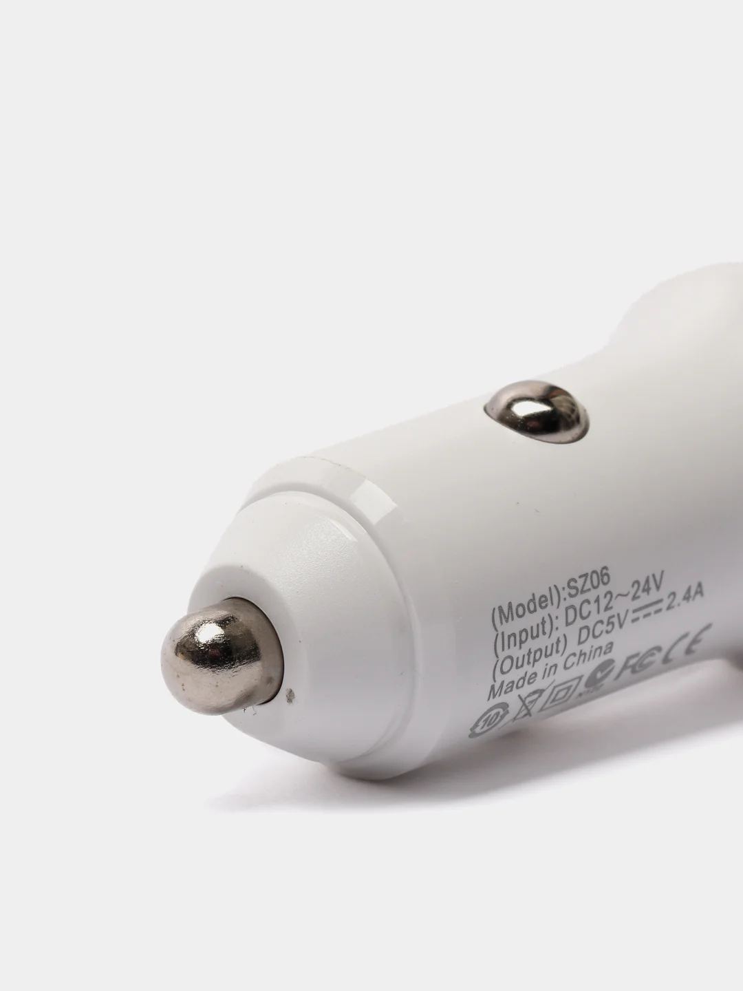 Белый автомобильное зарядное устройство SZX, 2 USB выхода, 2.4А, 2 цвета