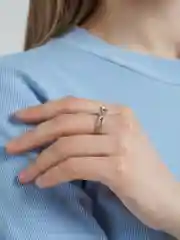 Серебряный женское кольцо с фианитом
