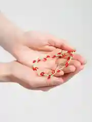 Красный чокер Ромашка