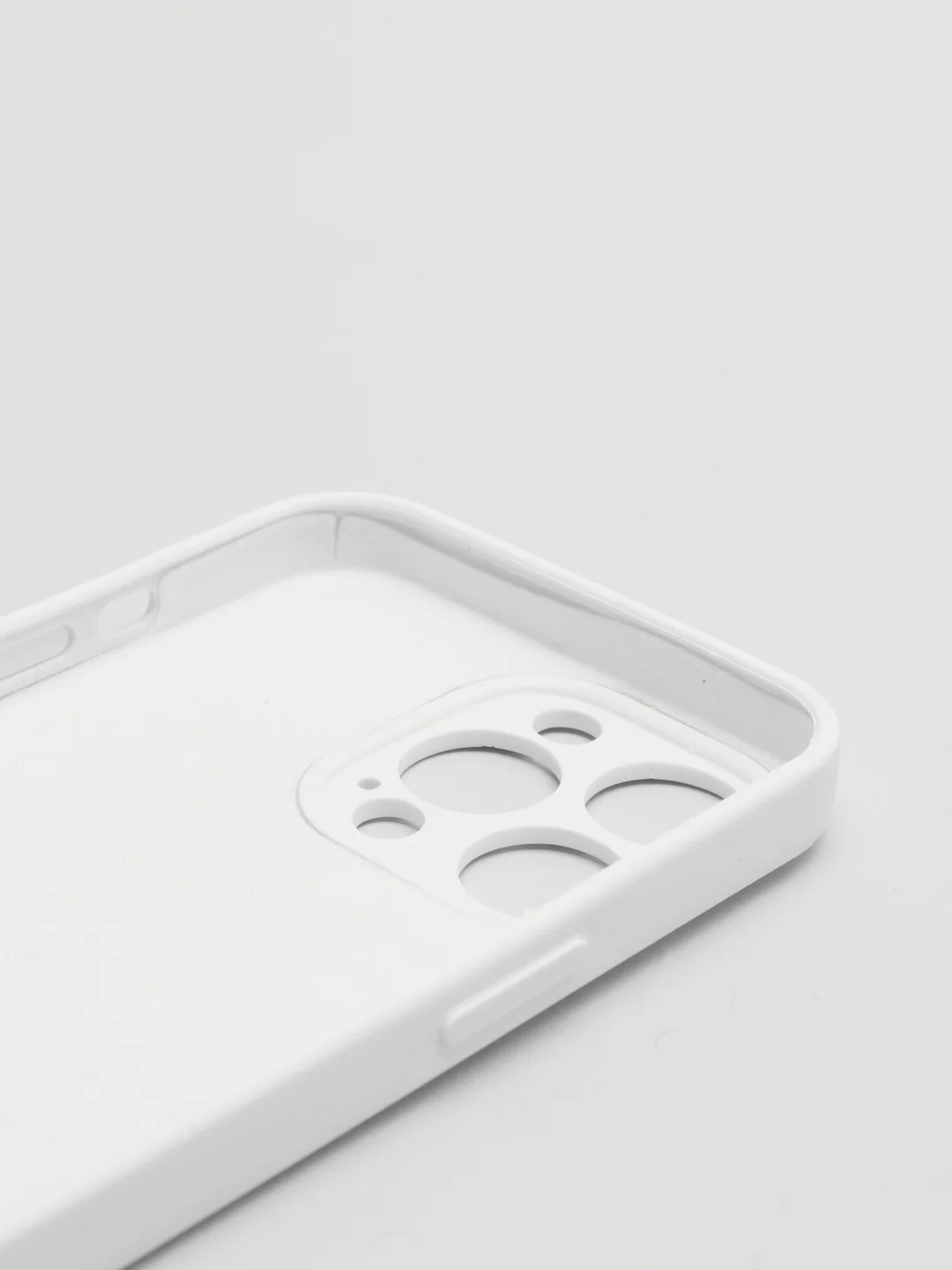 Молочный чехол Silicone Case для iPhone 13 Pro, с защитой камеры, закрытый низ