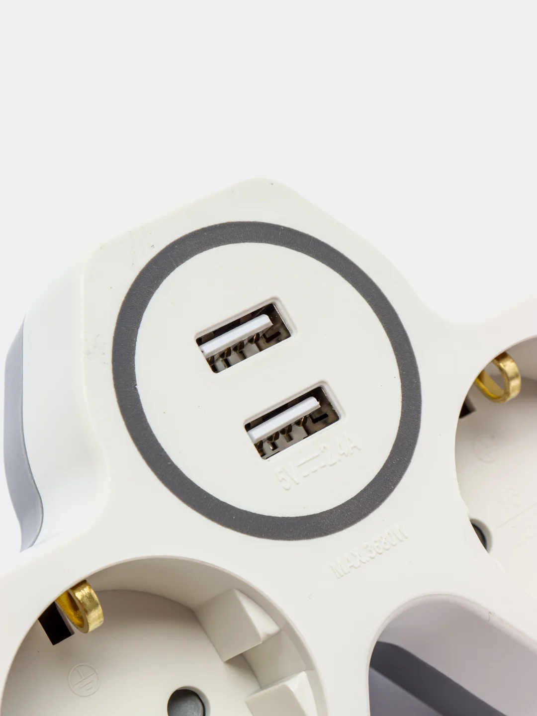 Cетевой разветвитель на два выхода с заземляющим контактом и двумя USB выходами 250V. 16A