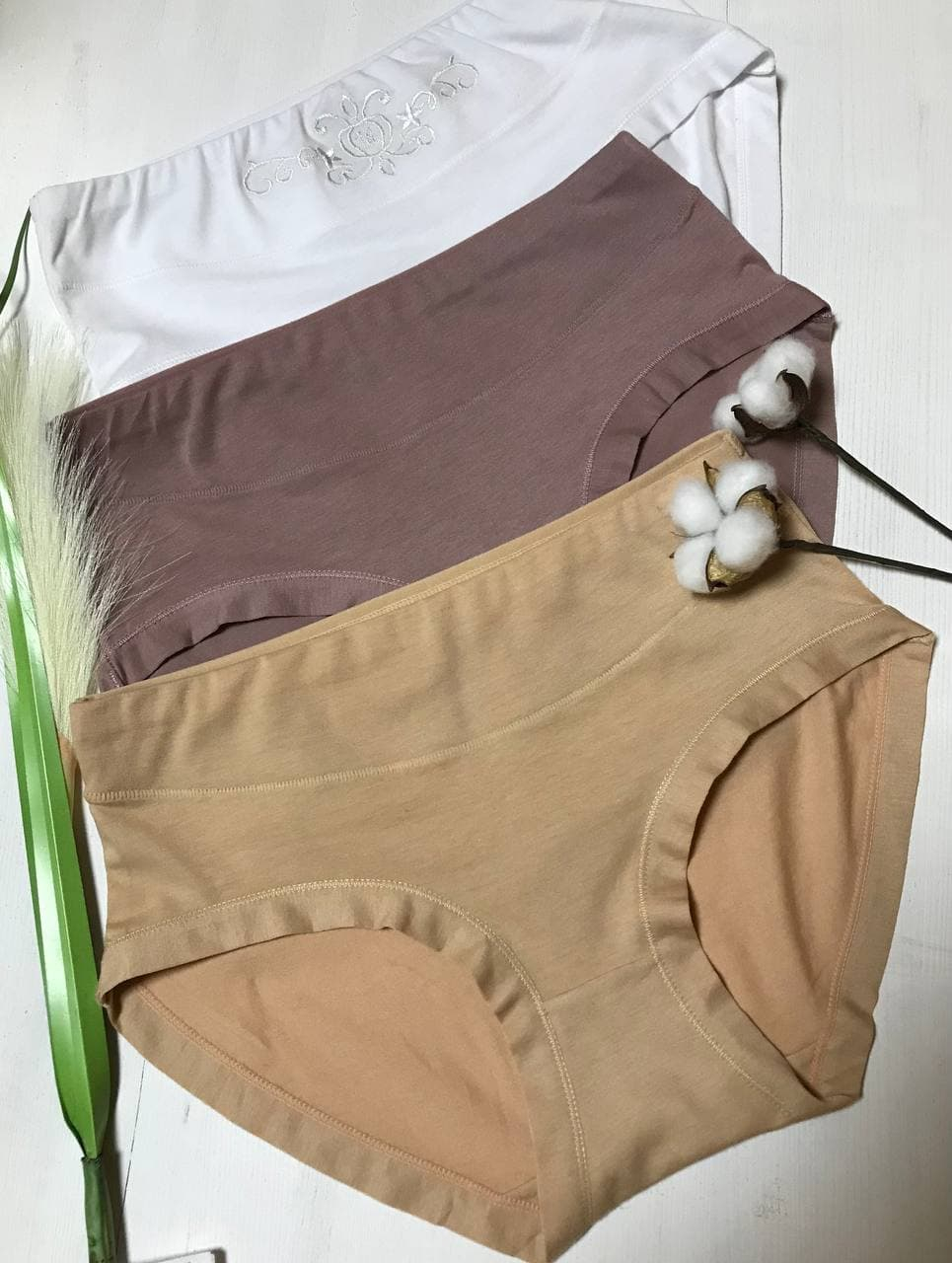 Девушка в нижнем белье: изображения без лицензионных платежей