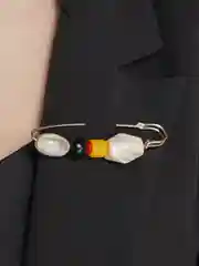 Горчичный броши ретро с цветными камнями