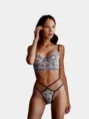 Белый женское нижнее кружевное белье, комплект белья