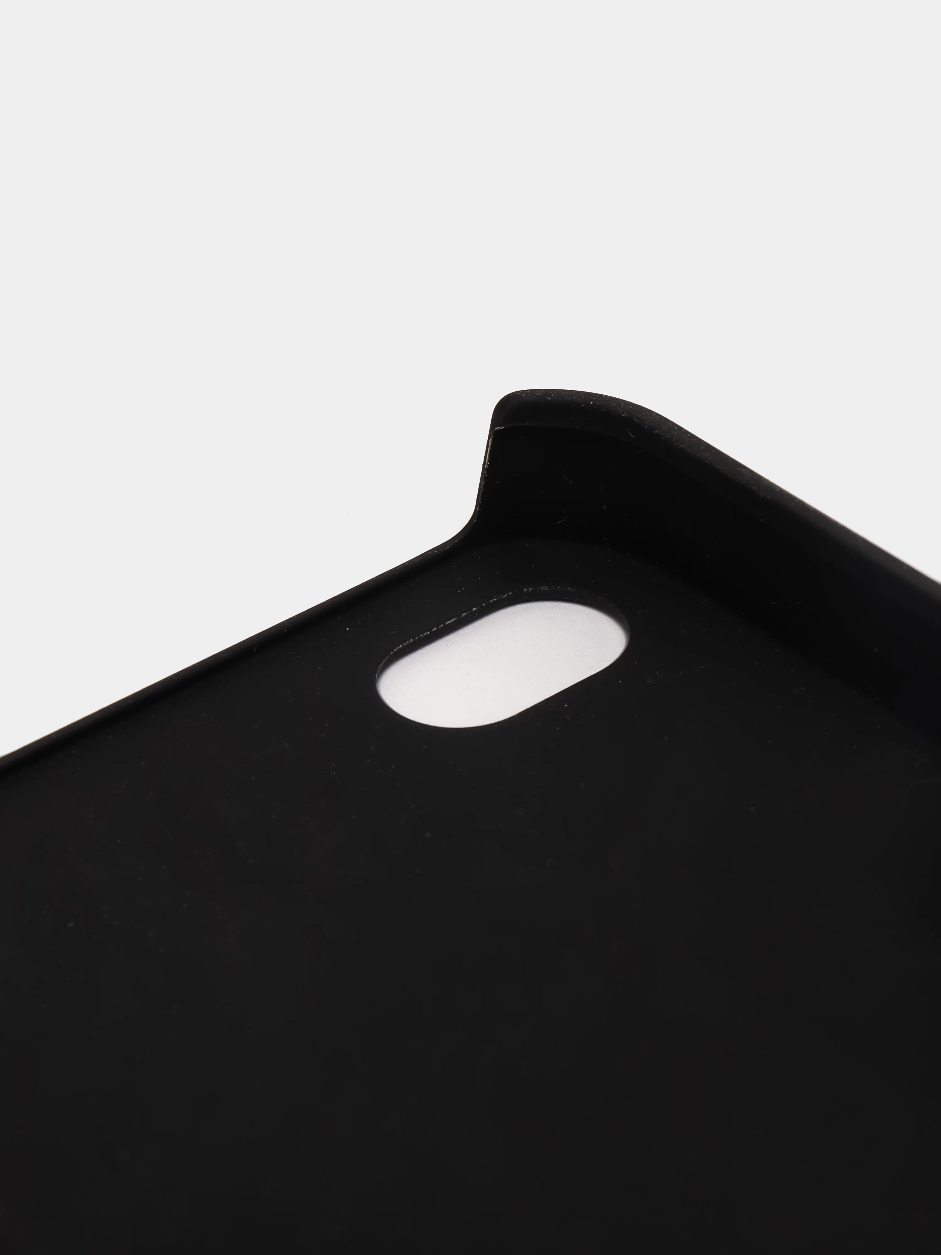 Черный чехол-накладка для iPhone 4/4S картинки