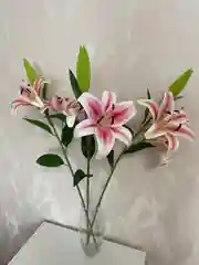 Белый искуственные цветы Лилии
