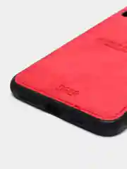 Красный дизайнерский чехол на iPhone с оленем