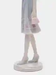Кремовый статуэтка