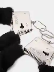 Черный металлические наручники с мехом для БДСМ