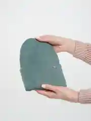 Лесной зеленый женская осенняя шапка