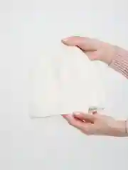 Белый шапка женская бини Дуэт, тонкая шапка на весну