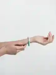 Бирюзовый браслет с бусинами