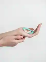 Бирюзовый браслет с бусинами