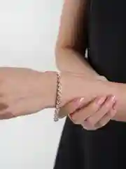 Золотой браслет женский с полудрагоценными камнями