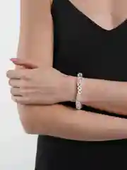 Прозрачный браслет с бусинами