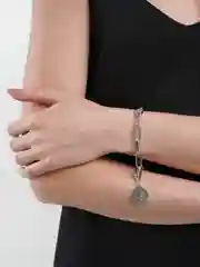 Серебряный браслет на руку с подвеской Монетка