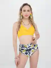 Желтый купальник раздельный