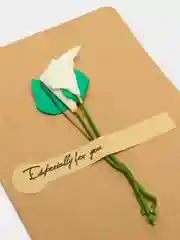 Открытка из крафтовой бумаги с цветком