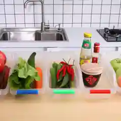 Желтый контейнер для хранения пластиковый. Хранение пакетированных специй