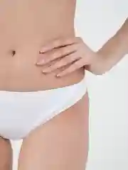 Белый женский однотонный раздельный купальник
