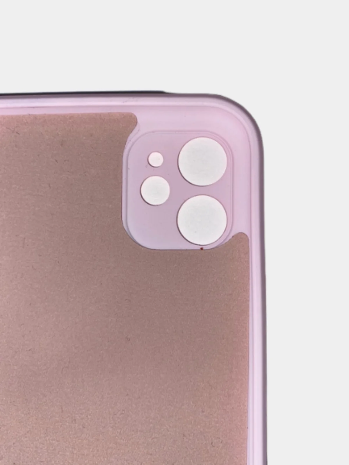 Розовый чехол силиконовый с защитой камеры для iPhone 11 с бархатной подкладкой
