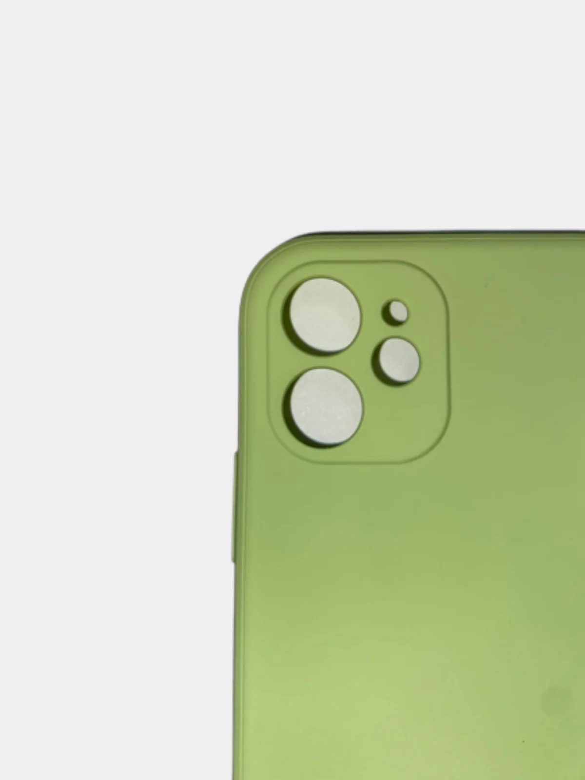 Салатовый чехол силиконовый с защитой камеры для iPhone 11 с бархатной подкладкой