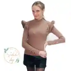 Водолазка с воланом