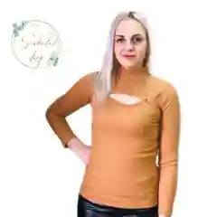 Кофта с вырезом
