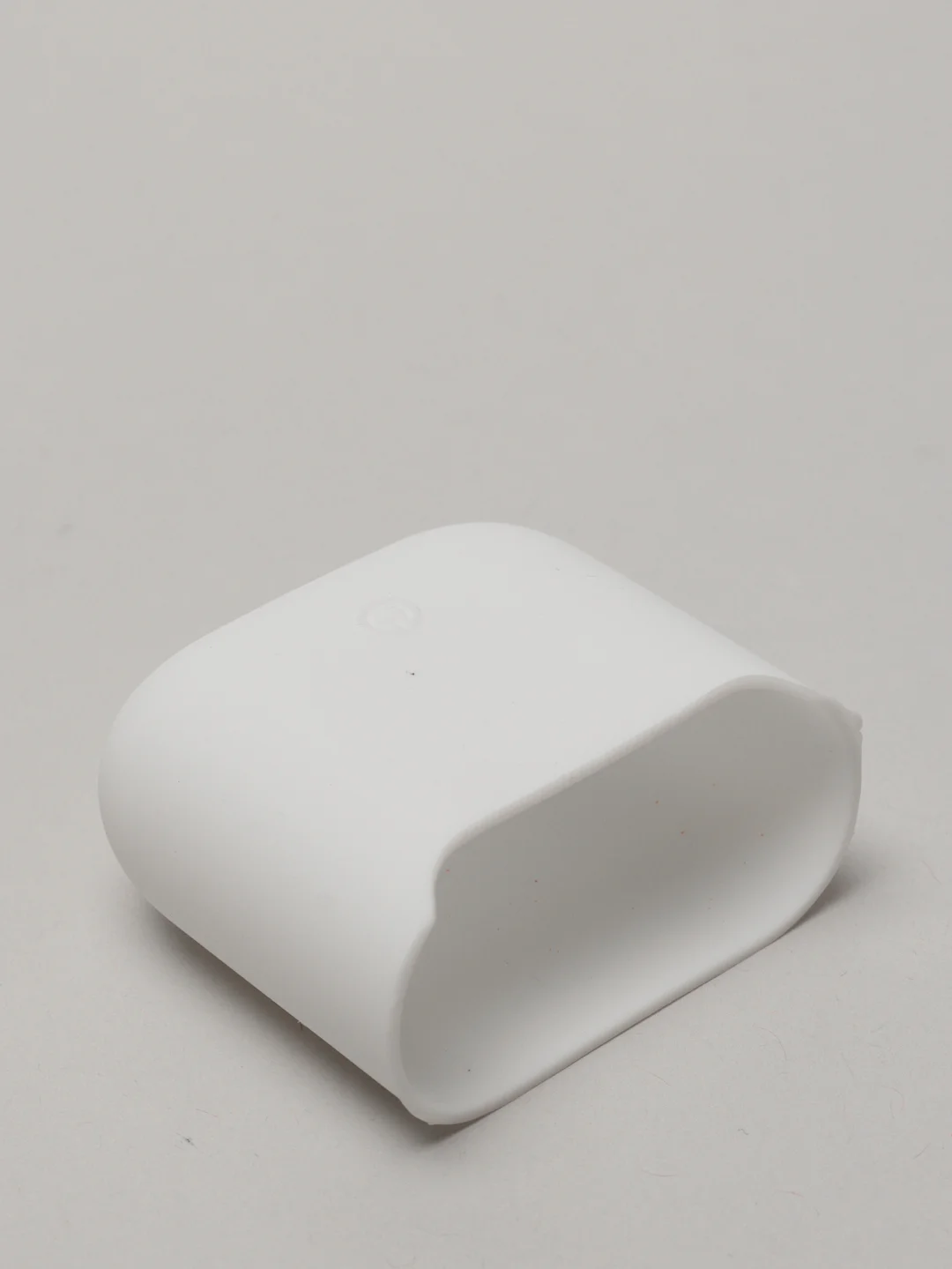 Белый силиконовый чехол для Airpods